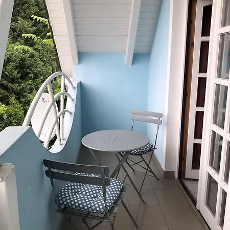 Emma * 鲍洛通费尼韦什